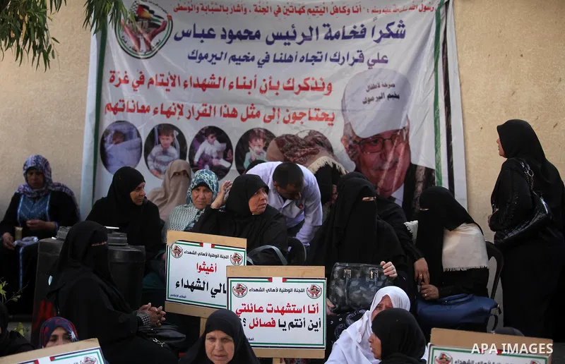 Palestinian families of martyrs take part a protest to demand their rights and salaries, in Gaza city, on August 9, 2016. Photo by Ashraf Amra