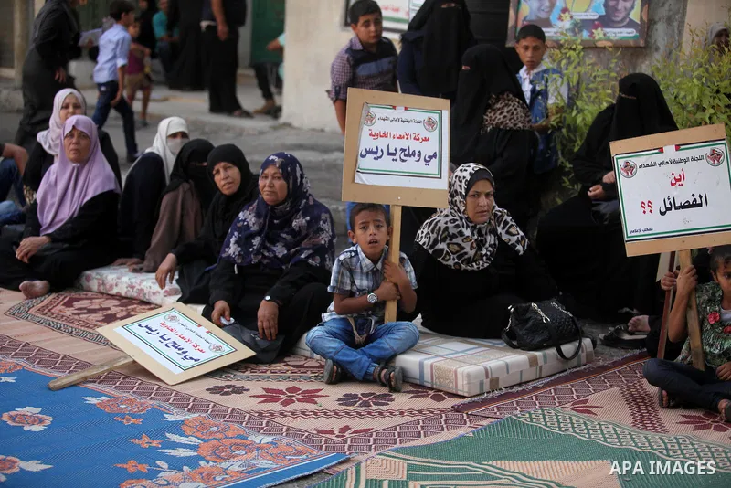 Palestinian families of martyrs take part a protest to demand their rights and salaries, in Gaza city, on August 9, 2016. Photo by Ashraf Amra