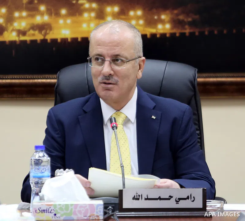 Palestinian Prime Minister, Rami Hamadallah, chairs a meeting of the Council of Ministers in the West Bank city of Ramallah, on Aug 9, 2016. Photo by Prime Minister Office