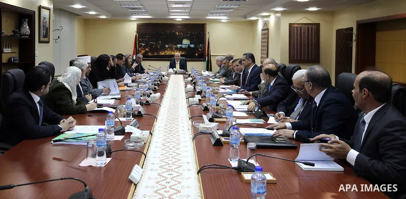 Palestinian Prime Minister, Rami Hamadallah, chairs a meeting of the Council of Ministers in the West Bank city of Ramallah, on Aug 9, 2016. Photo by Prime Minister Office