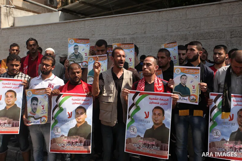 Palestinians take part in a protest demanding for the release prisoners on hunger strike in Israeli jails, in front of Red cross office, in Gaza city on Aug. 11, 2016. Photo by Ashraf Amra