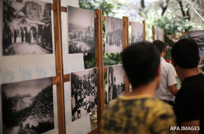 Palestinians attend a photo gallery, in Gaza city on August 14, 2016. Photo by Mohammed Asad