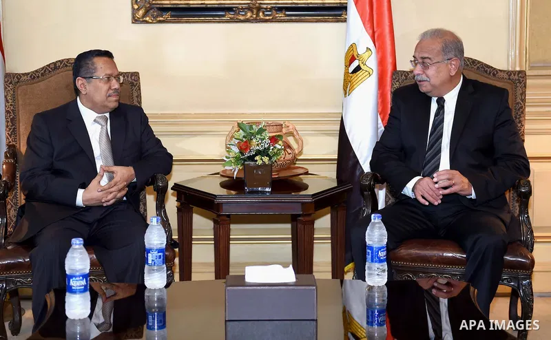 Egyptian Prime Minister Sherif Ismail meets with Yemen's Prime Minister Ahmed bin Dagher in Cairo, Egypt, on Aug. 14, 2016. Photo by Stranger