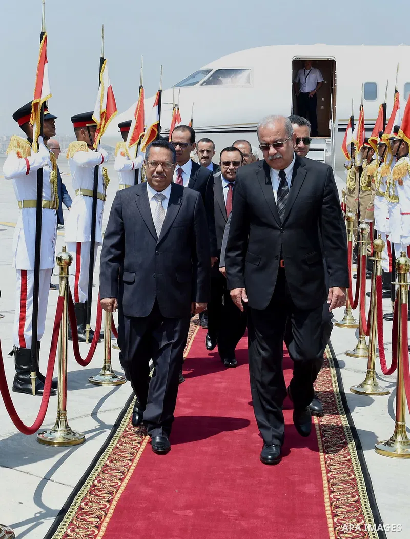 Egyptian Prime Minister Sherif Ismail welcomes Yemen's Prime Minister Ahmed bin Dagher upon his arrival at Cairo's international airport in Cairo, Egypt, on Aug. 14, 2016. Photo by Stranger