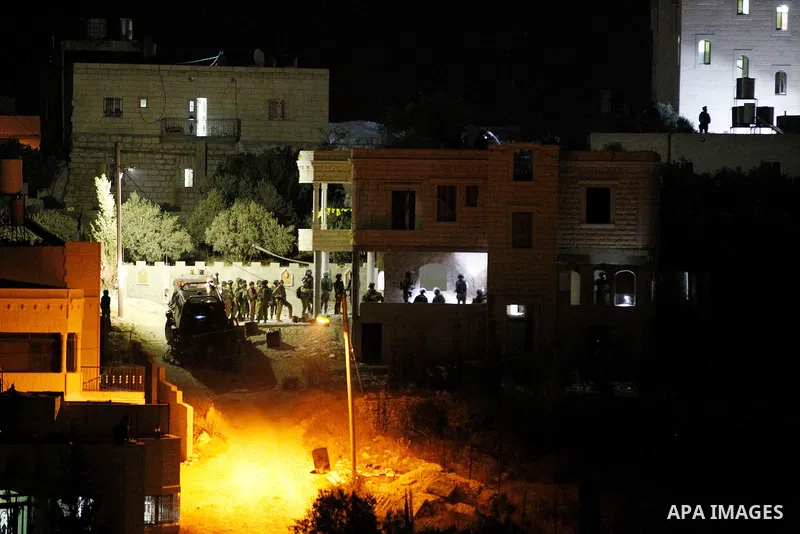 Israeli soldiers set explosives to partially blow up the family house of Palestinian assailant Mohammad Tarayra in the West Bank village of Bani Naem, east of Hebron August 15, 2016. Photo by Wisam Hashlamoun