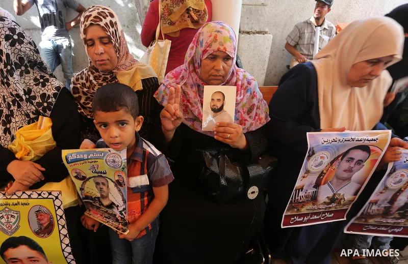 Palestinians take part in a protest demanding release the prisoners in Israeli jails, in front of Red cross office, in Gaza city on August 15, 2016. Photo by Mohammed Asad