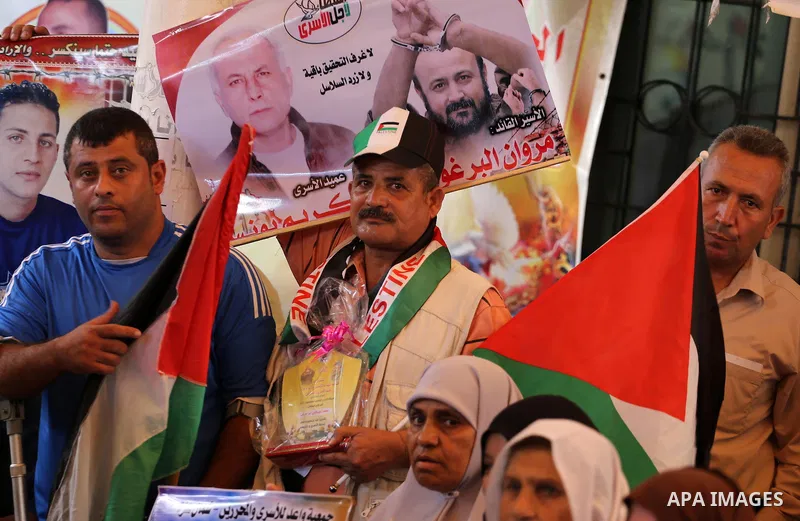 Palestinians take part in a protest demanding release the prisoners in Israeli jails, in front of Red cross office, in Gaza city on August 15, 2016. Photo by Mohammed Asad
