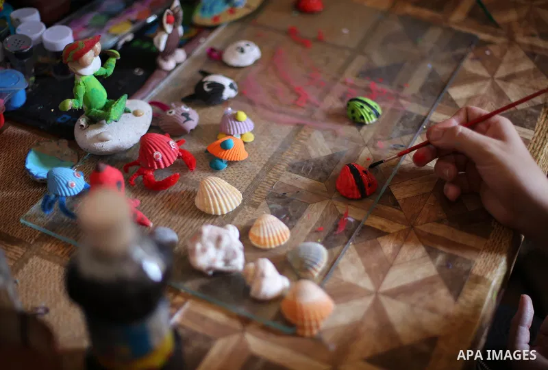 A Palestinian artist, Hanan El-ayoubi, 17, makes the art forms and decorations from seashells, at her house, on August 15, 2016. Photo by Mohammed Asad