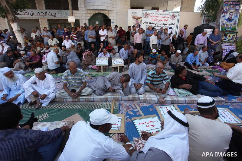 Palestinian families of martyrs take part a protest to demand their rights and salaries, in Gaza city, on August 16, 2016. Photo by Ashraf Amra