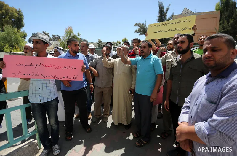 Palestinians from the Al-Bureij refugee camp, take part in protest demanding their rights, in Gaza city, on August 16, 2016. Photo by Mohammed Asad