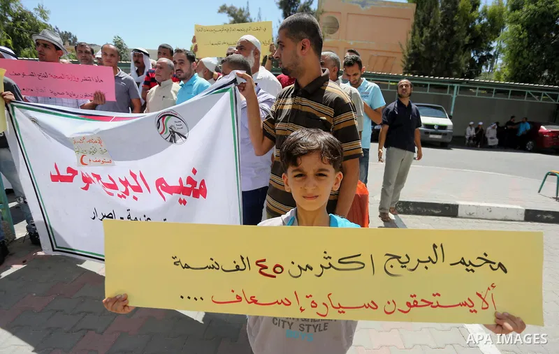 Palestinians from the Al-Bureij refugee camp, take part in protest demanding their rights, in Gaza city, on August 16, 2016. Photo by Mohammed Asad
