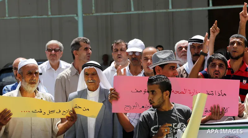 Palestinians from the Al-Bureij refugee camp, take part in protest demanding their rights, in Gaza city, on August 16, 2016. Photo by Mohammed Asad