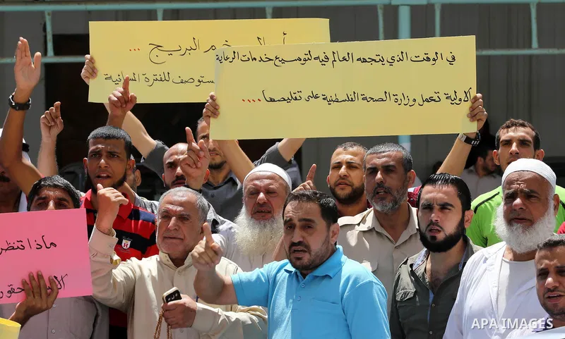 Palestinians from the Al-Bureij refugee camp, take part in protest demanding their rights, in Gaza city, on August 16, 2016. Photo by Mohammed Asad