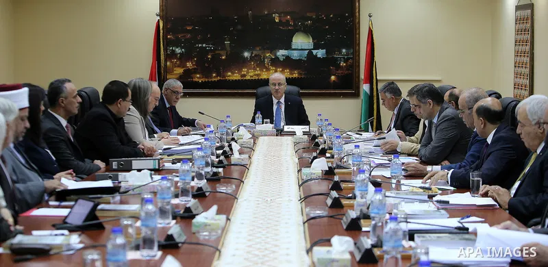 Palestinian Prime Minister, Rami Hamdallah, chairs a meeting of Council of Ministers, in the West Bank city, of Ramallah, August 16, 2016. Photo by Prime Minister Office