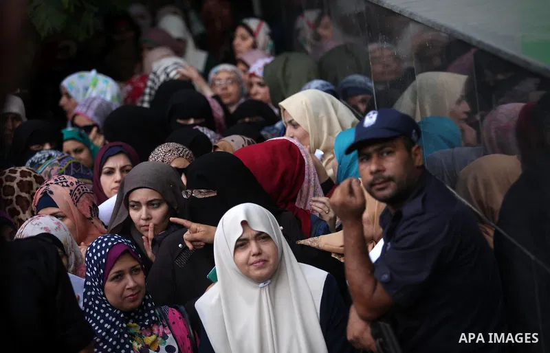 Employees of former Palestinian government in Gaza Strip wait to receive their salaries at a Post Office in Gaza city on August 17, 2016. The Emir of Qatar, Sheikh Tamim bin Hamad al-Thani, has ordered paying a total of...