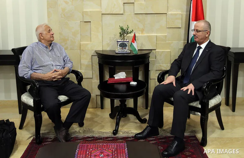 Palestinian Prime Minister Rami Hamdallah meets with Palestinian Central Commission chief, Hanna Nasser in the West Bank city of Ramallah, on Aug. 17, 2016. Photo by Prime Minister Office
