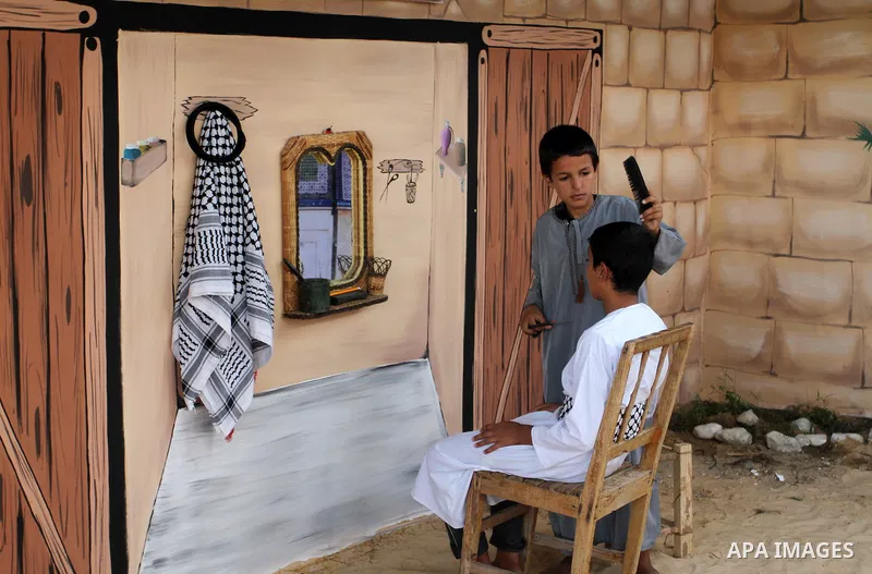 Palestinians take part in heritage festival during the closing ceremony of 2016 summer fun week organised by the United Nations Relief and Works Agency (UNRWA), in Khan Younis in the southern Gaza strip, on August 17, 20...