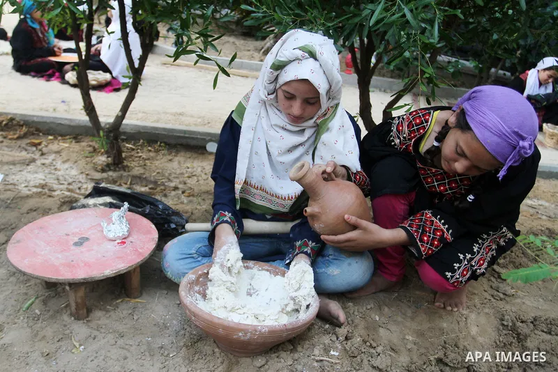 Palestinians take part in heritage festival during the closing ceremony of 2016 summer fun week organised by the United Nations Relief and Works Agency (UNRWA), in Khan Younis in the southern Gaza strip, on August 17, 20...