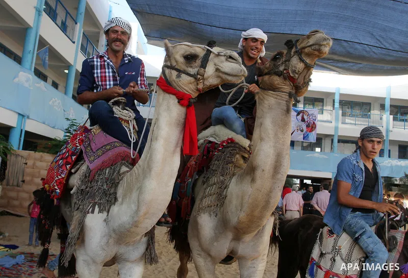 Palestinians take part in heritage festival during the closing ceremony of 2016 summer fun week organised by the United Nations Relief and Works Agency (UNRWA), in Khan Younis in the southern Gaza strip, on August 17, 20...