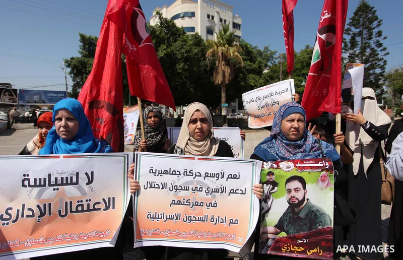 Palestinians take part in a protest demanding release the prisoners in Israeli jails, in Gaza city on August 18, 2016. Photo by Ashraf Amra