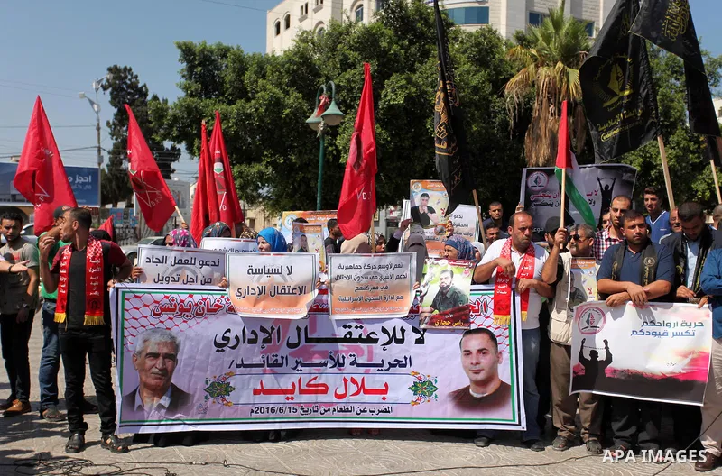 Palestinians take part in a protest demanding release the prisoners in Israeli jails, in Gaza city on August 18, 2016. Photo by Ashraf Amra