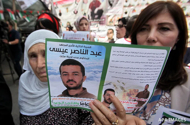 Palestinians take part in a protest demanding release the prisoners in Israeli jails, in the West Bank city of Nablus on August 18, 2016. Photo by Nedal Eshtayah