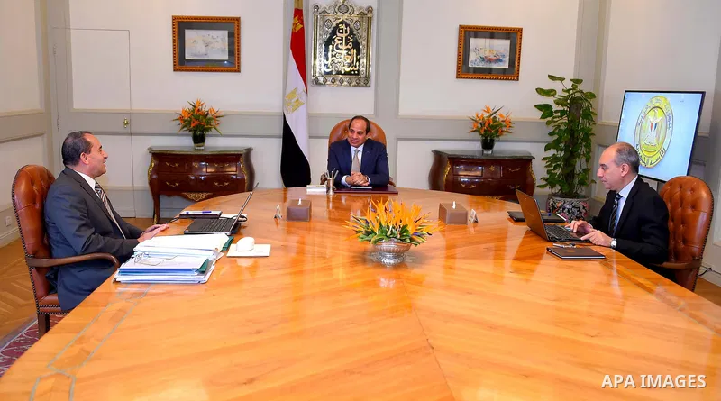 Egyptian President Abdel Fattah al-Sisi meets with Minister of Agriculture, in Cairo, Egypt, on Aug. 20, 2016. Photo by Egyptian President Office