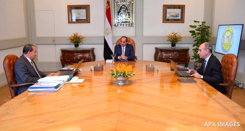 Egyptian President Abdel Fattah al-Sisi meets with Minister of Agriculture, in Cairo, Egypt, on Aug. 20, 2016. Photo by Egyptian President Office