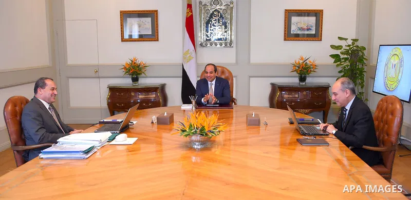 Egyptian President Abdel Fattah al-Sisi meets with Minister of Agriculture, in Cairo, Egypt, on Aug. 20, 2016. Photo by Egyptian President Office