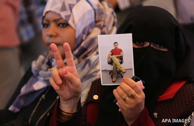 Palestinians take part in a protest demanding release the prisoners in Israeli jails, in front of Red cross office in Gaza city, on August 22, 2016. Photo by Mohammed Asad