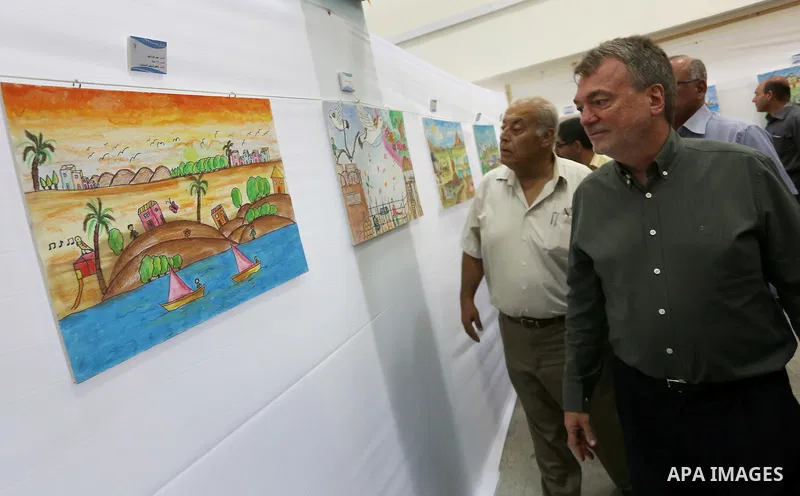 Director of UNRWA operations in Gaza Bo Shack attends the art exhibition "draw your dream for Gaza 2020", in Gaza city on Aug. 23, 2016. Photo by Mohammed Asad