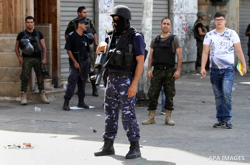 Members of Palestinian security forces take position following clashes with Palestinian youths in the old town of the West Bank city of Nablus August 23, 2016. Photo by Nedal Eshtayah