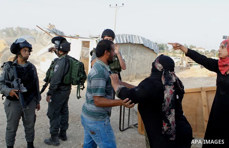 Palestinian Bedouins scuffle with Israeli soldiers after Israeli troops demolished their house near the West Bank village of Um AlKhair, south of Hebron August 24, 2016. Photo by Wisam Hashlamoun
