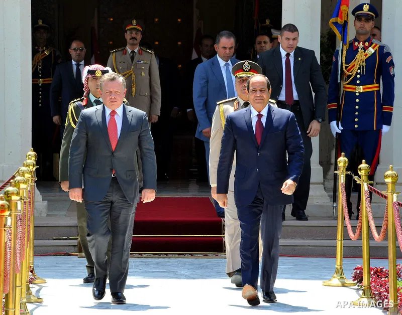 Egyptian President Abdel Fattah al-Sisi welcomes Jordan's King Abdullah II upon his arrival at Cairo's international airport on Aug. 24, 2016. Photo by Egyptian President Office