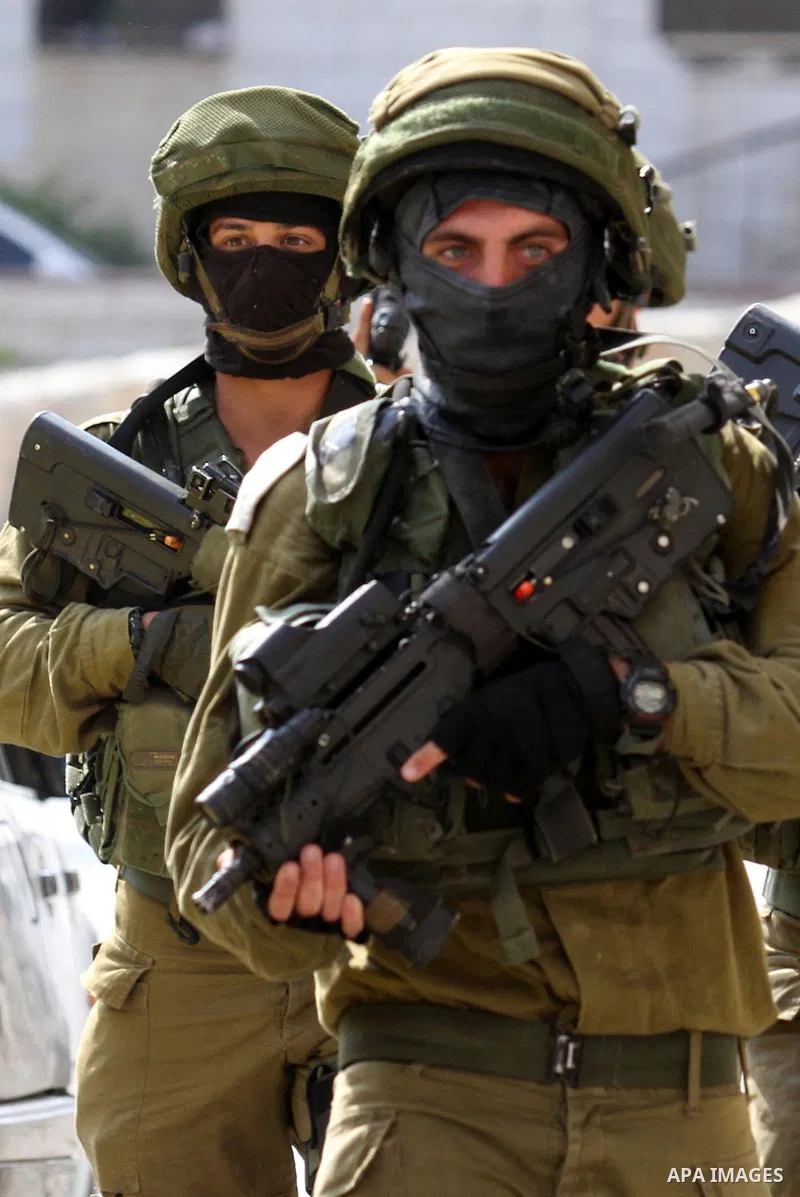 Israeli soldiers conduct a search near the scene where Palestinian Sari Abu Ghrab was shot dead by Israeli troops near the West Bank village of Madama near Nablus August 24, 2016. An Israeli army statement said Israeli f...