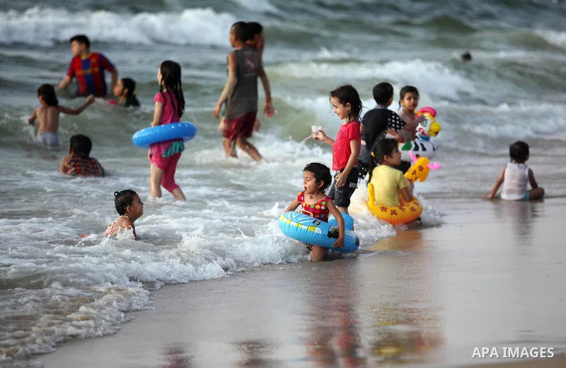 Palestinian children enjoy a day at the beach in Deir Al Balah in the center of Gaza strip at the last Friday of summer holiday, on Aug. 26, 2016. Photo by Ashraf Amra