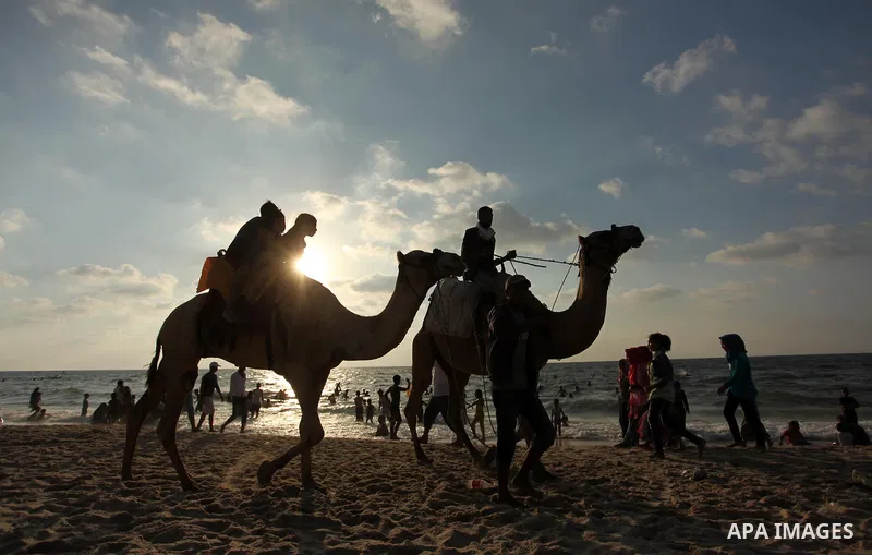 Palestinian children enjoy a day at the beach in Deir Al Balah in the center of Gaza strip at the last Friday of summer holiday, on Aug. 26, 2016. Photo by Ashraf Amra