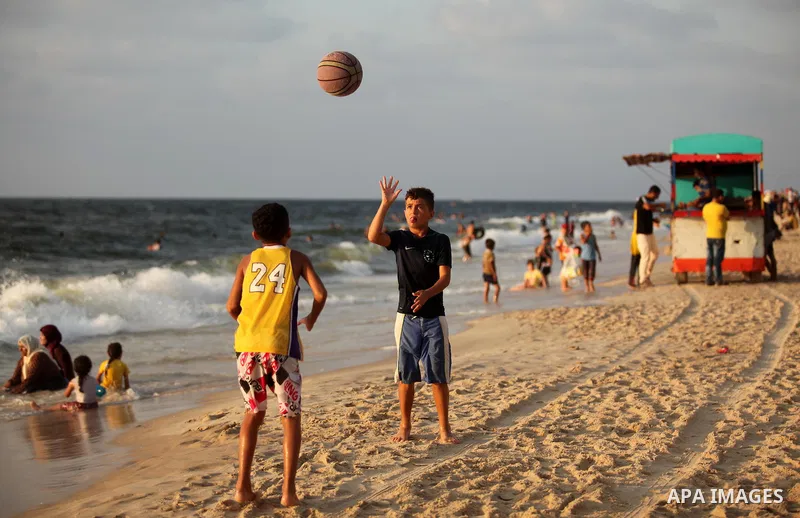 Palestinian children enjoy a day at the beach in Deir Al Balah in the center of Gaza strip at the last Friday of summer holiday, on Aug. 26, 2016. Photo by Ashraf Amra