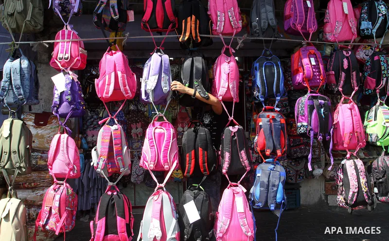Palestinians shop during preparation for the new school year at a market in Rafah in the southern Gaza strip on August 27, 2016. Photo by Abed Rahim Khatib