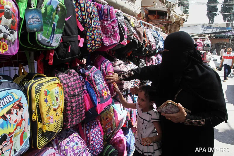 Palestinians shop during preparation for the new school year at a market in Rafah in the southern Gaza strip on August 27, 2016. Photo by Abed Rahim Khatib