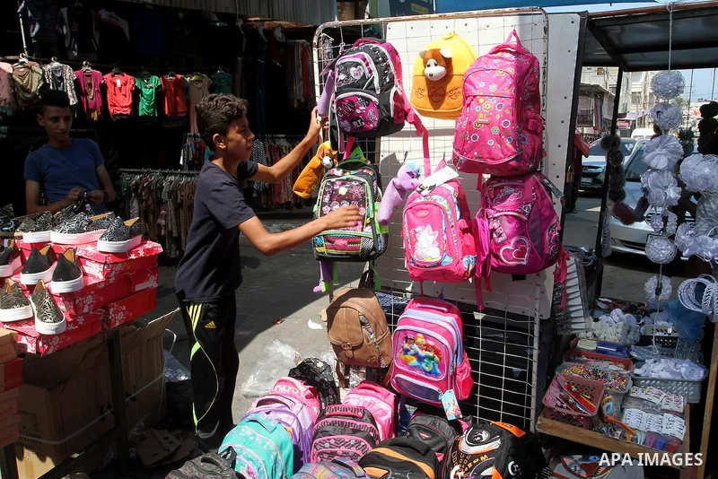 Palestinians shop during preparation for the new school year at a market in Rafah in the southern Gaza strip on August 27, 2016. Photo by Abed Rahim Khatib