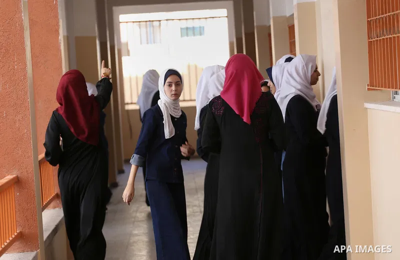 Palestinian schoolgirls return back to their school in the morning of the first day of the new year study, in Gaza city, on August 28, 2016. Photo by Mohammed Asad