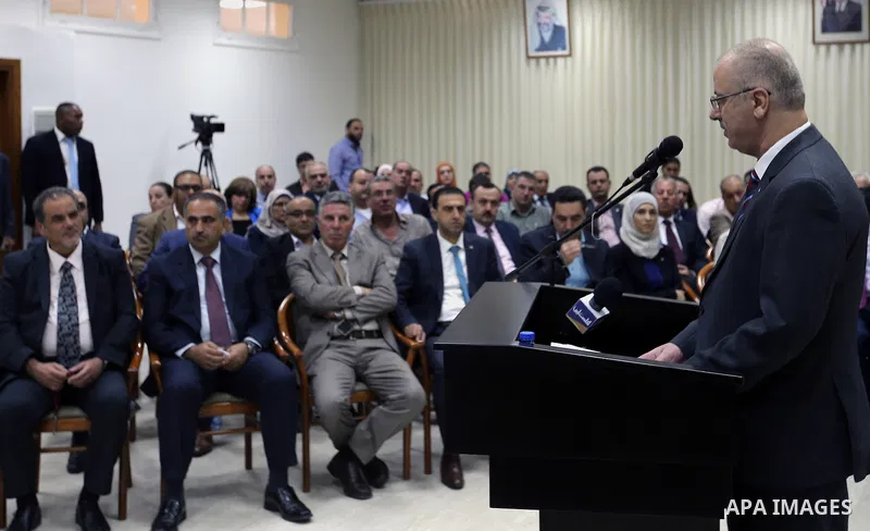 Palestinian Prime Minister, Rami Hamadallah, Open the new building of the Ministry of Education, in the West Bank city of Ramallh, on Aug 28, 2016. Photo by Prime Minister Office