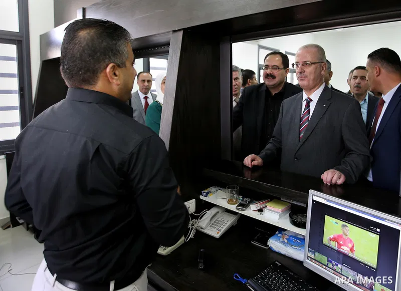 Palestinian Prime Minister, Rami Hamadallah, Open the new building of the Ministry of Education, in the West Bank city of Ramallh, on Aug 28, 2016. Photo by Prime Minister Office