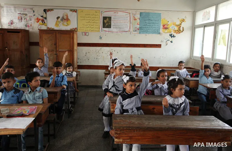 Palestinian schoolchildren attend a lesson in a classroom on the first day of a new school year, at a United Nations-run school in Khan Younis in the southern Gaza Strip August 28, 2016. Photo by Ashraf Amra