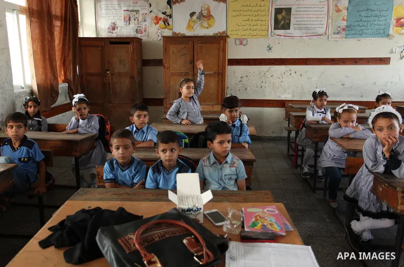 Palestinian schoolchildren attend a lesson in a classroom on the first day of a new school year, at a United Nations-run school in Khan Younis in the southern Gaza Strip August 28, 2016. Photo by Ashraf Amra