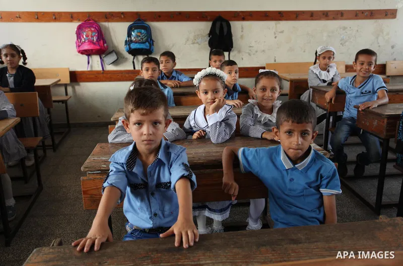 Palestinian schoolchildren attend a lesson in a classroom on the first day of a new school year, at a United Nations-run school in Khan Younis in the southern Gaza Strip August 28, 2016. Photo by Ashraf Amra