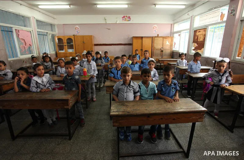 Palestinian schoolchildren attend a lesson in a classroom on the first day of a new school year, at a United Nations-run school in Khan Younis in the southern Gaza Strip August 28, 2016. Photo by Ashraf Amra