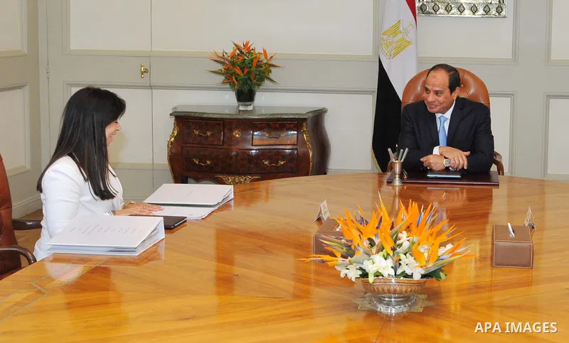 Egyptian President Abdel Fattah al-Sisi meets with Dalai Khurshid and Minister of Investment, in Cairo, Egypt, on Aug. 25, 2016. Photo by Egyptian President Office