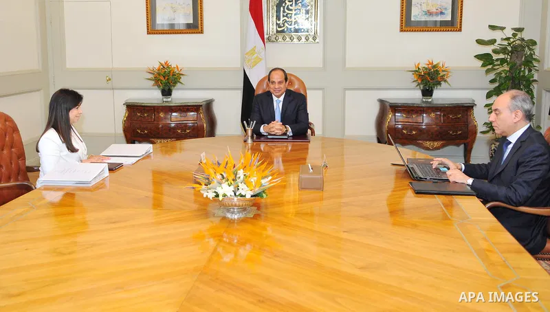 Egyptian President Abdel Fattah al-Sisi meets with Dalai Khurshid and Minister of Investment, in Cairo, Egypt, on Aug. 25, 2016. Photo by Egyptian President Office